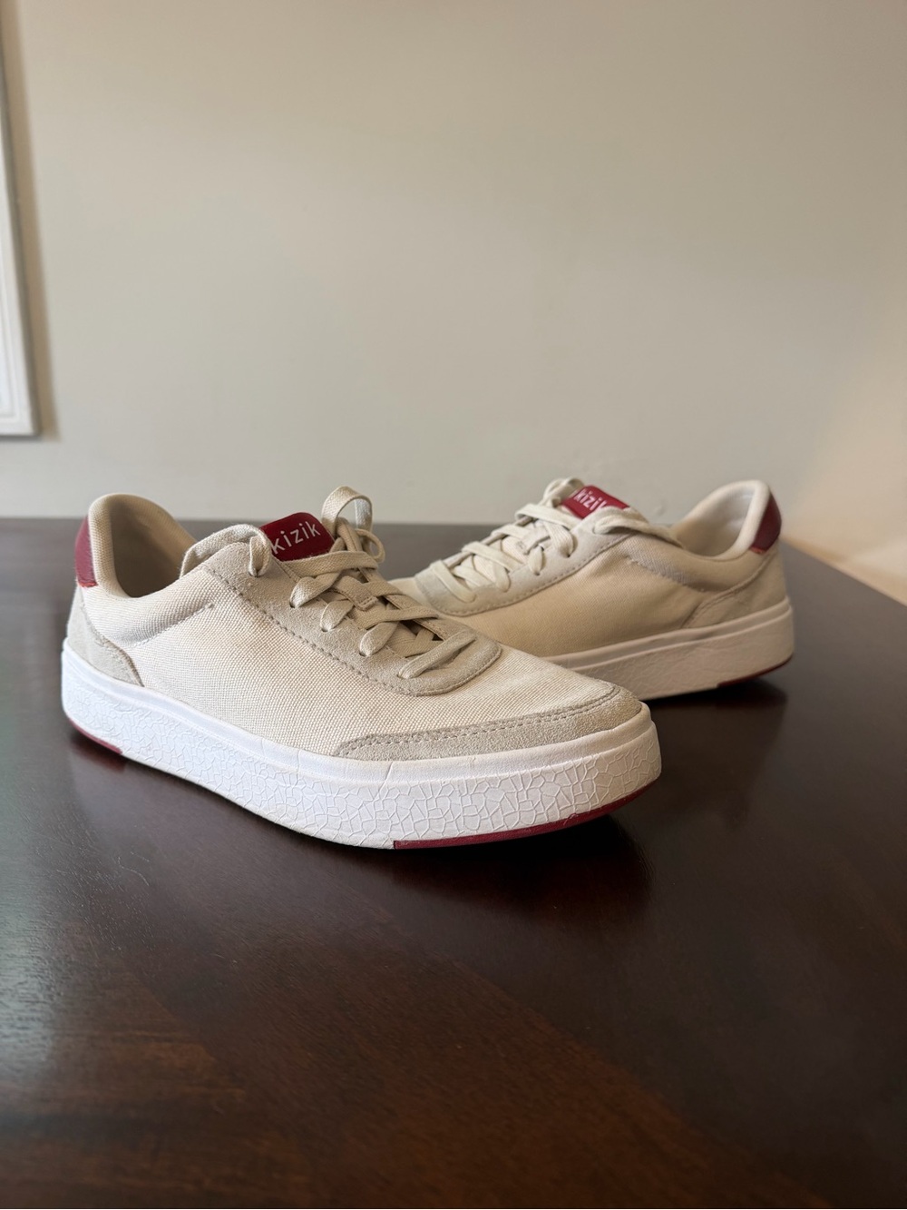 Kizik Prague Shoes Women’s 10 Mens 8.5 Cream and  Red Hands Free Slip On Sneaker
